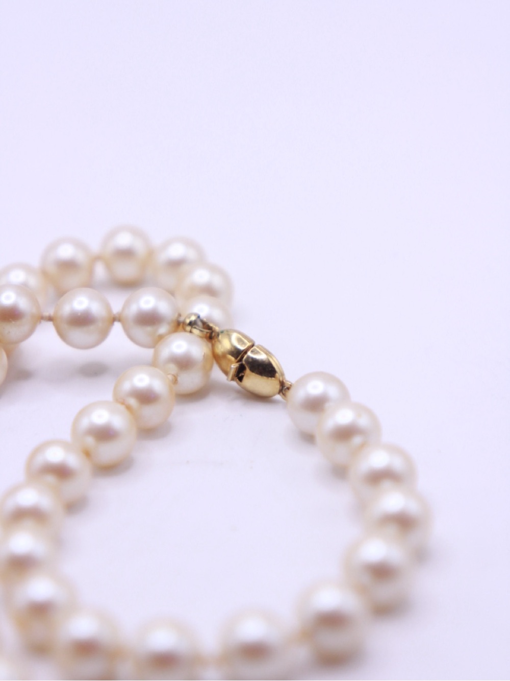 Vintage Monet Cream Pearl Necklace with Gold tone Clasp 16” - Picture 3 of 5